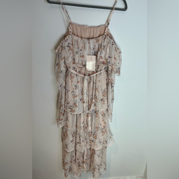 Missguided Tiered Dress - Picture 8 of 9